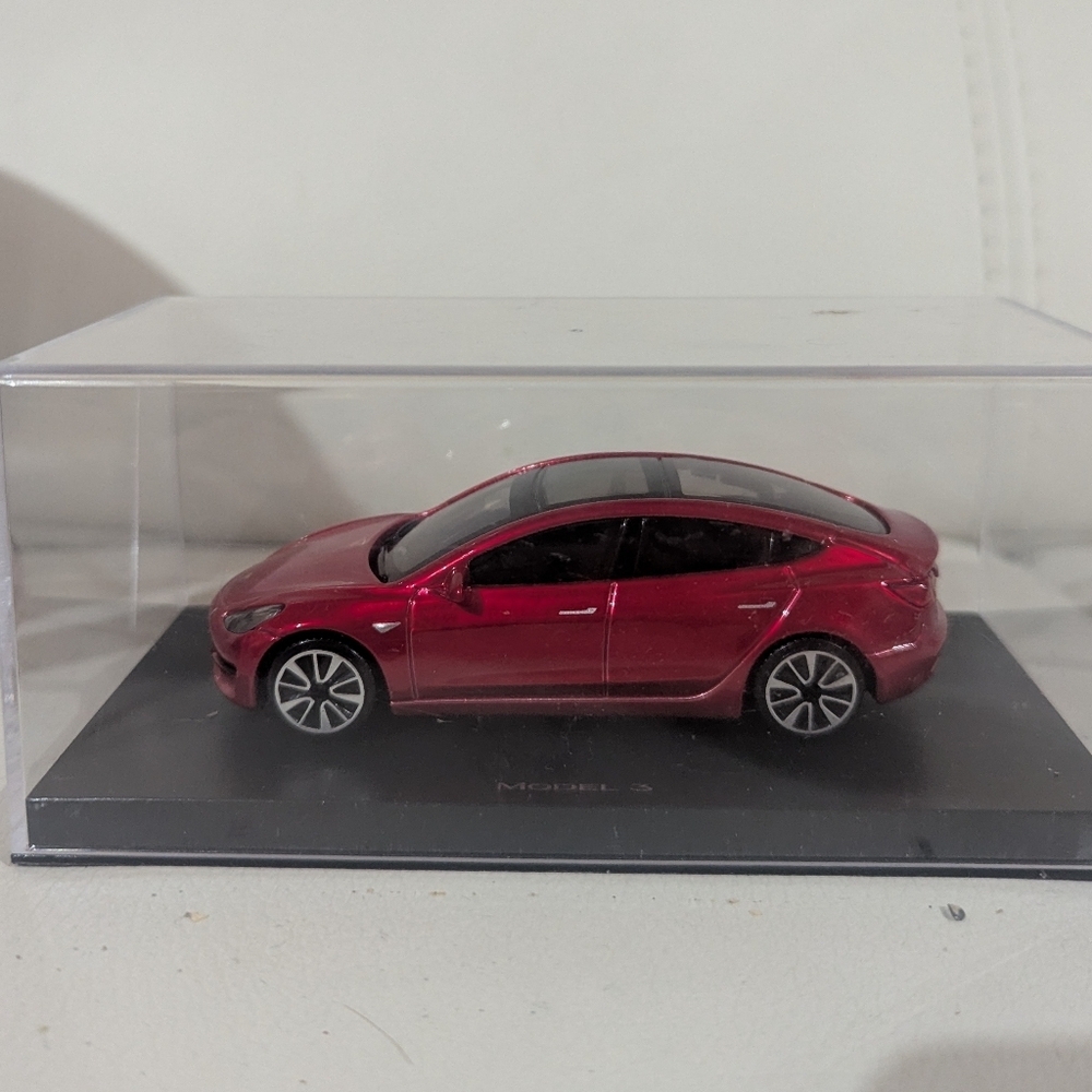 Tesla collectors model 3. 1/43 scale - New
